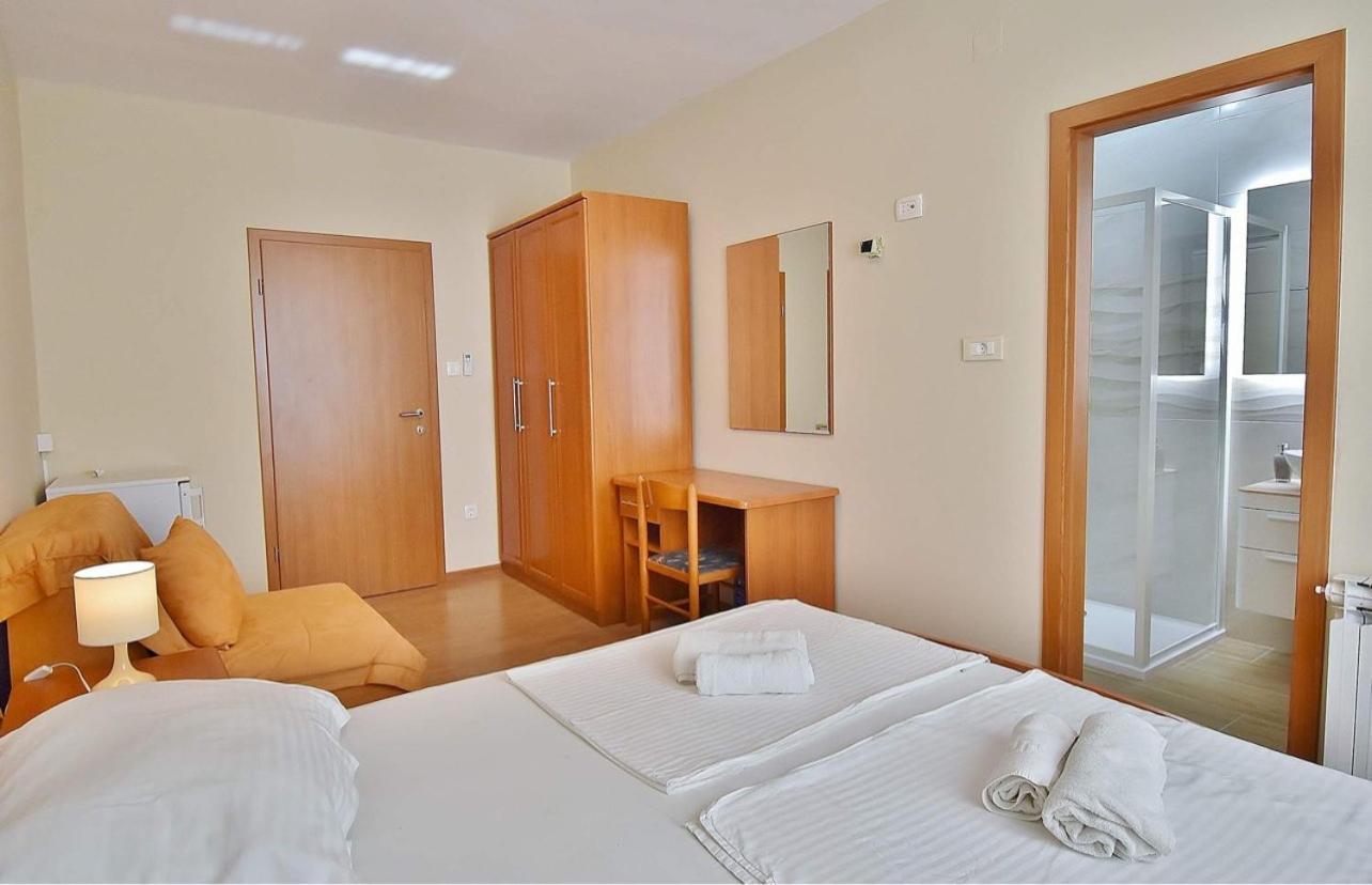 Guest House Sandra Rab Town Luaran gambar
