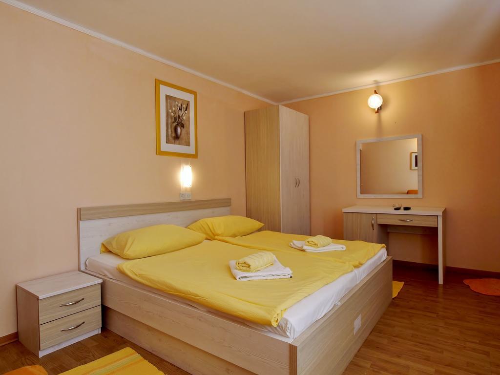 Guest House Sandra Rab Town Luaran gambar