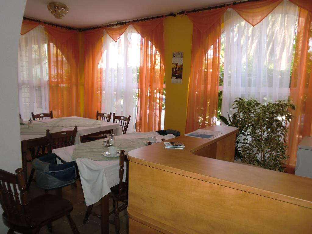Guest House Sandra Rab Town Luaran gambar