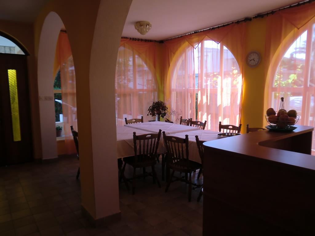 Guest House Sandra Rab Town Luaran gambar