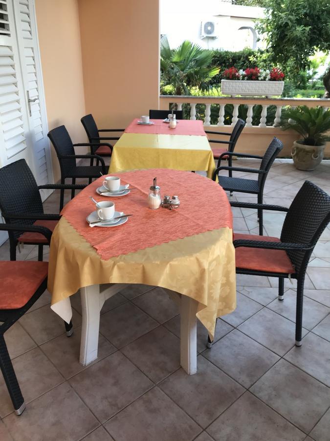 Guest House Sandra Rab Town Luaran gambar
